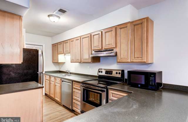 5803 REXFORD DRIVE Gallery 4