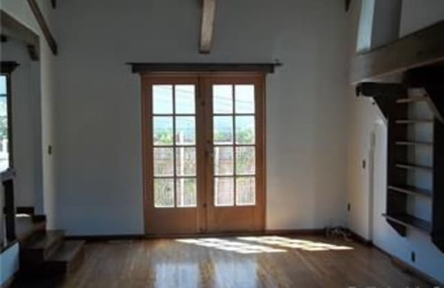 1559 Catalina Gallery 3