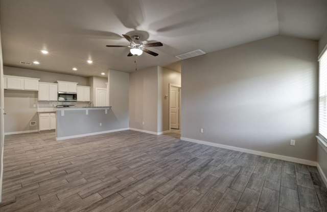 3 Bedroom 2 Bathroom Duplex - El Reno!!!! Gallery 4