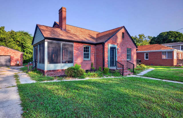 Charming 5-Bedroom Brick Home on Spacious Lot in Suffolk Gallery 4