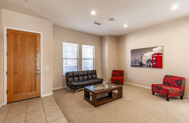 431 W LOCUST Drive Gallery 4