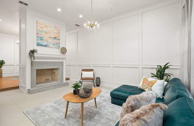 Elegant 3-Bedroom TownHome in Gated Community Gallery 3