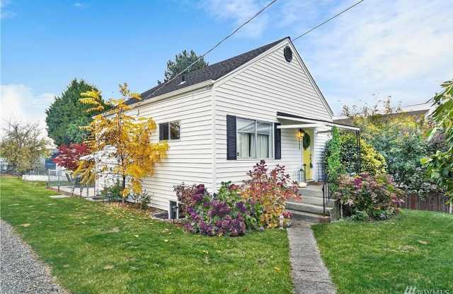 Light-Filled Home with Modern Updates,Fenced Yard and More photos photos