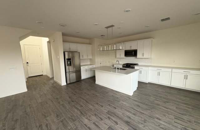 Modern 3-Bedroom + Loft + Den in Gated Phoenix Community with Mountain Views photos photos