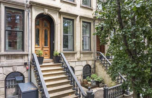 8 PAULMIER PL photos photos