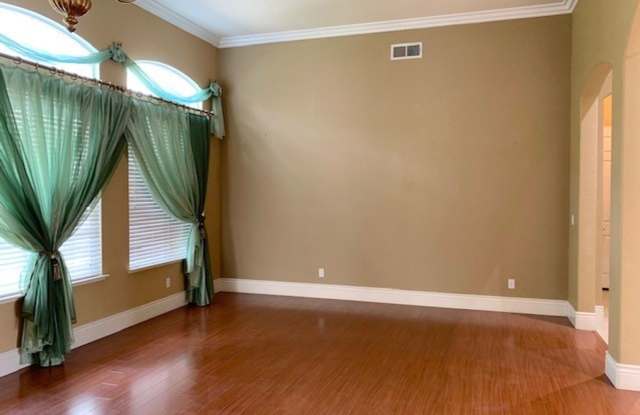 5817 Oak Place Court Gallery 4