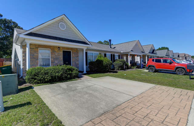 Move-In Ready Home with Vaulted Ceilings, Granite Countertops & Fresh Updates! Gallery 3