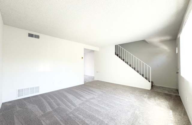 Two Story Townhome w/ Garage! Gallery 4
