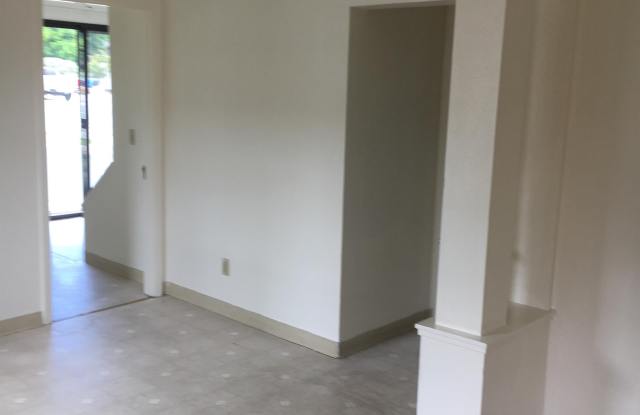 201 Miramar Gallery 3