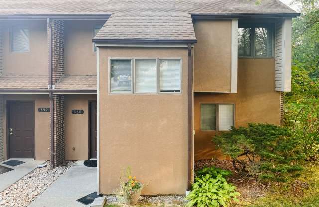 3 Bedroom 2.5 Bath Townhouse Gallery 4