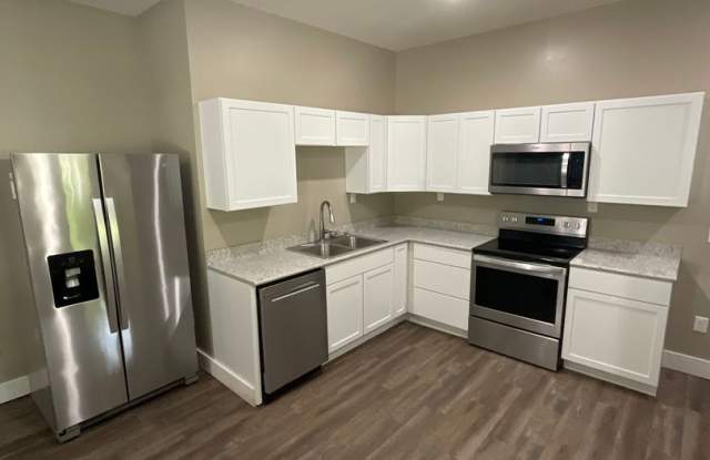 August 2028 - Remodeled - 5 bed, 5 bath! Gallery 3