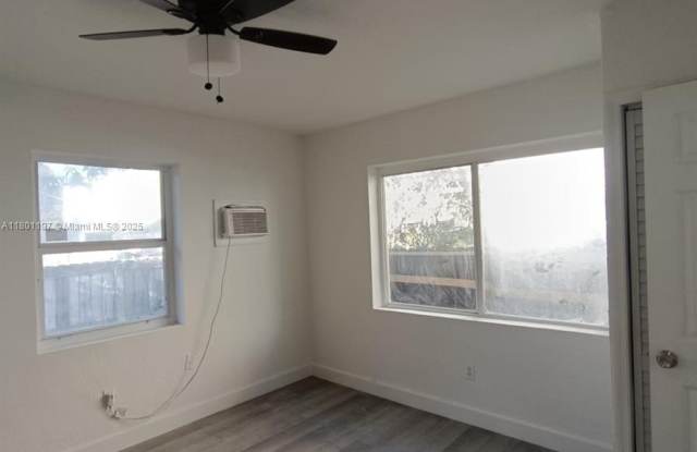 1857 SW 4th St photos photos