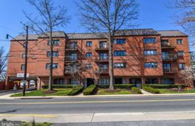 2 BEDROOM AND 2 BATH CONDO WITH WASHER/DRYER IN THE UNIT - 8 Russell Avenue, Gaithersburg, MD 20877