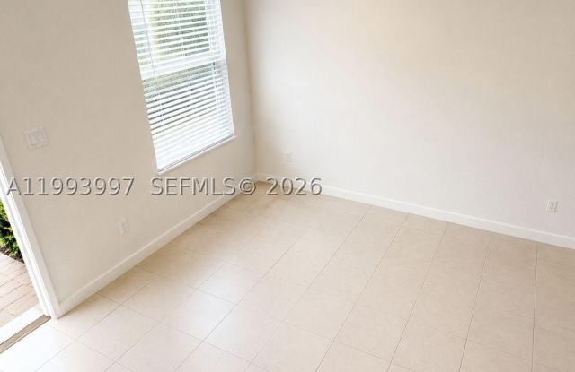 12773 SW 234th Ter Gallery 4