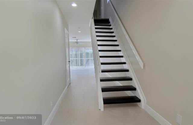 4983 Riverside Dr Gallery 3