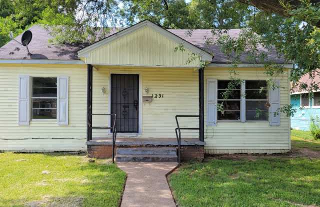 House for LEASE - 1231 Waller (HUGE BACKYARD) - 1231 Waller Avenue, Bossier City, LA 71112
