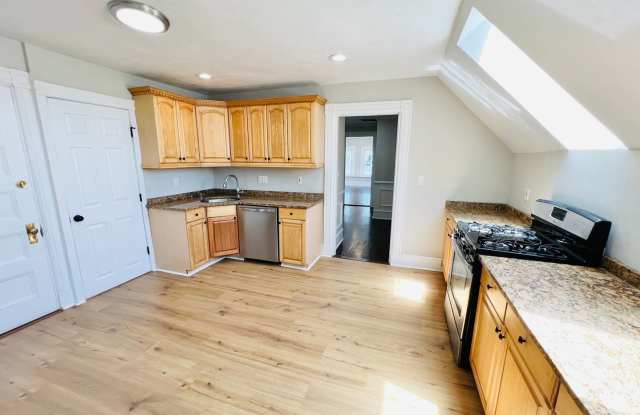 Spacious 3-Bed Near Franklin Park – Private Deck + In-Unit-Exclusive Laundry – ONE MONTH FREE! Gallery 4