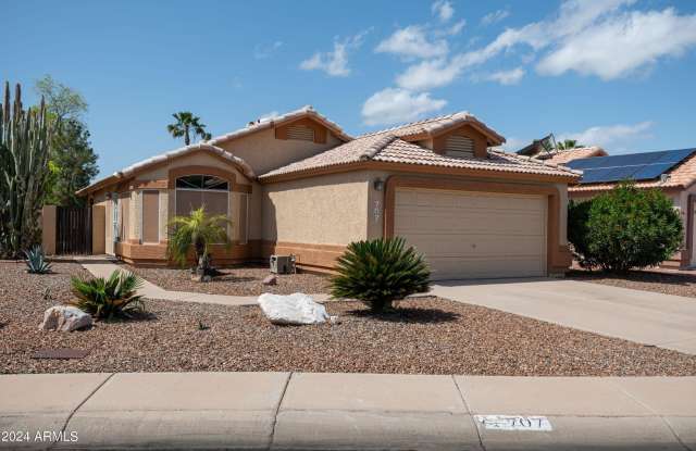 707 W BAYLOR Lane photos photos