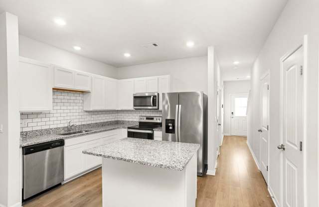 Newer Beautiful 3 Bed 2.5 Bath! Gallery 3