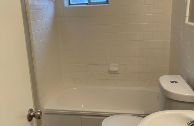 Hershe Street Apartments Gallery 4