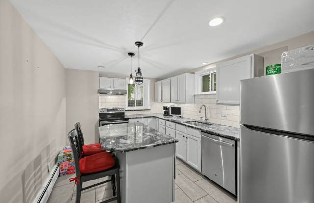 Renovated 2BR/2BA by Cheesman Park | Parking + Heat Included Gallery 4