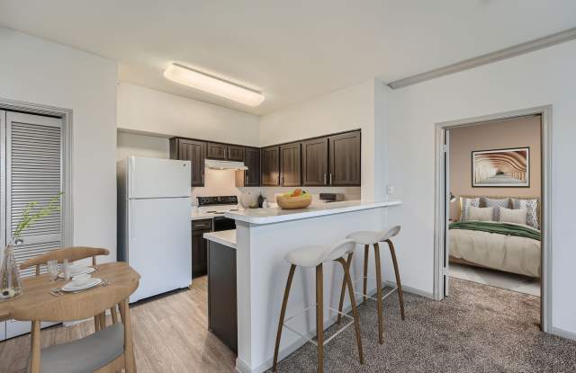 Lakeline Apartments Gallery 3