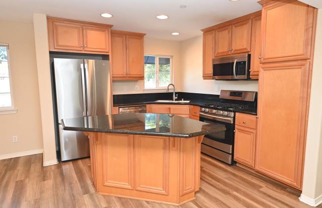 4035 Bluff View Way Gallery 2