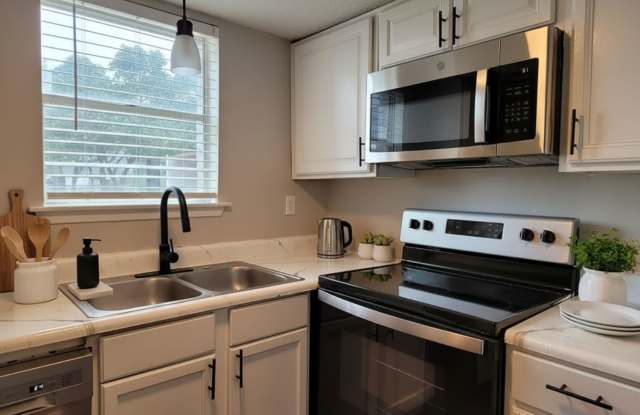 Ivy Plains at Brooks photos photos