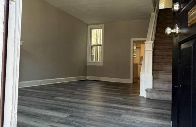 2834 N LECOUNT Street Gallery 2