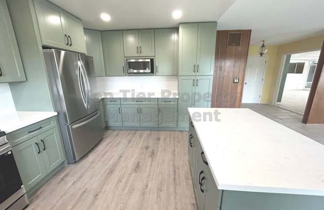 ***Oceanside Charmer 3 bed / 2 bath House - Available 09/15*** Gallery 4