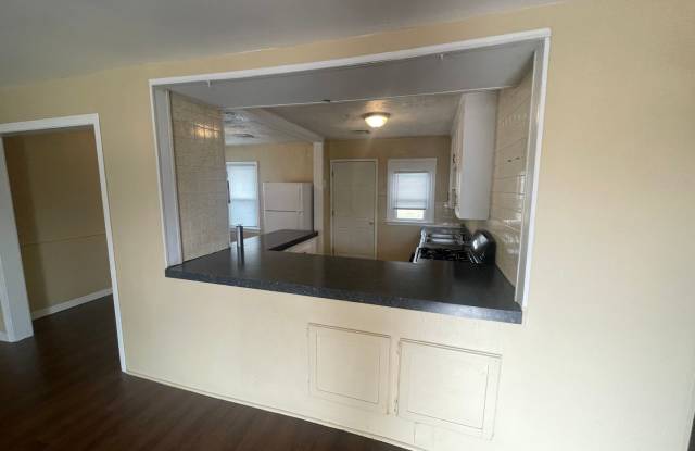 2 bed 1 bath, laundry connections, large fenced yard, corner lot! photos photos