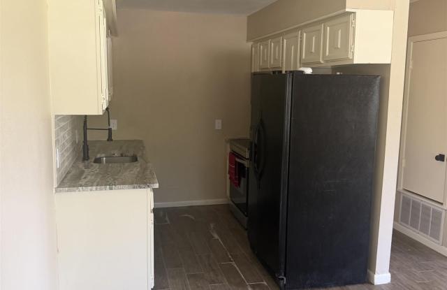 1728 Susan Gallery 4