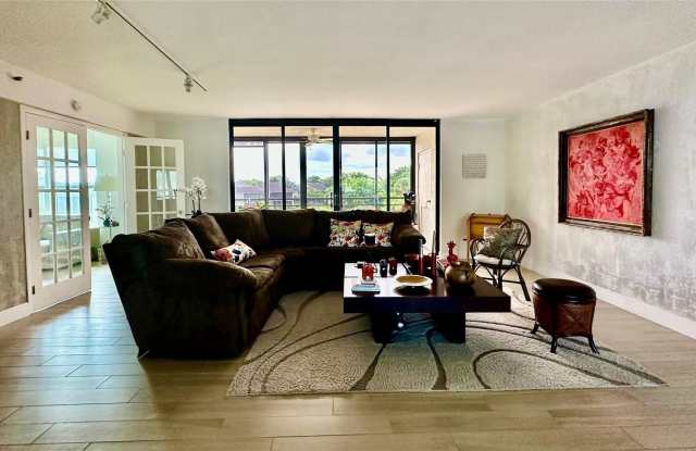 7582 Regency Lake Drive Gallery 2