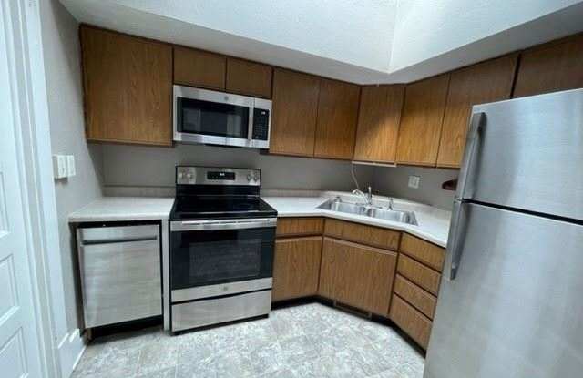 210 N Linn St Apt 1 Gallery 3