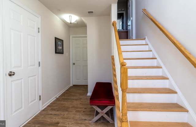 2020 TREMONT STREET SE Gallery 3