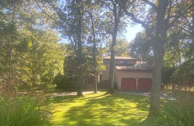 5 Bay Woods Drive - 5 Bay Woods Drive, Hampton Bays, NY 11946
