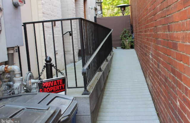 1001 KING STREET Gallery 3