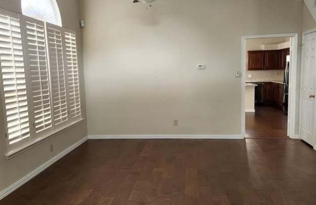 305 Pecos Trail Gallery 4