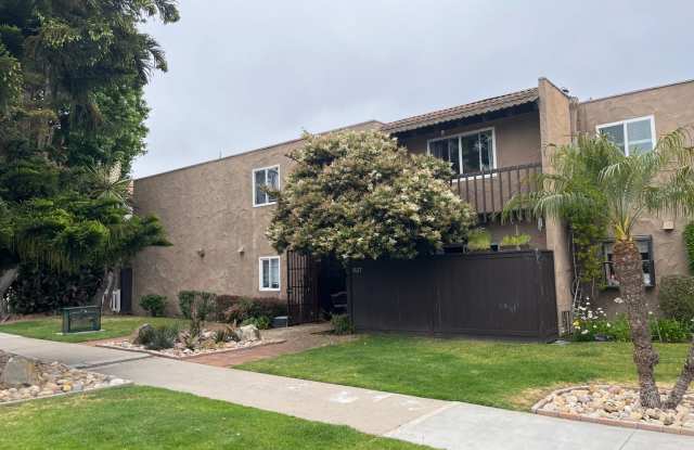 Pacific Beach -CONDO 2BR/1.5BA two story unit w/parking+coin laundry photos photos