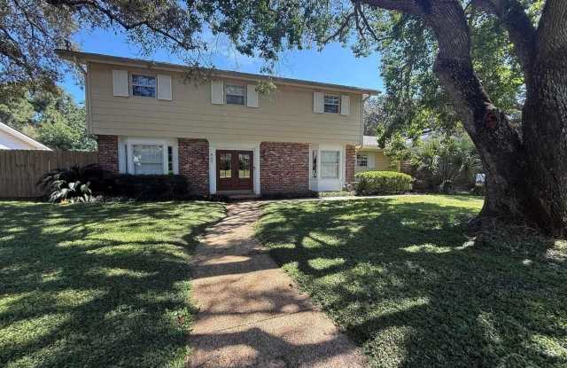 905 Poinciana Dr - 905 Poinciana Drive, Gulf Breeze, FL 32561