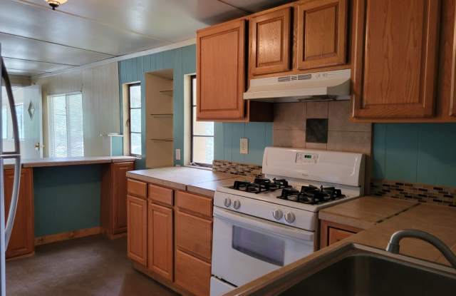 Remodeled Cabin in the Upper Canyon Area Gallery 3