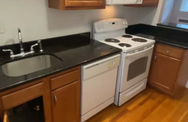 Professional Upscale with parking @ MBTA GL-D Waban photos photos