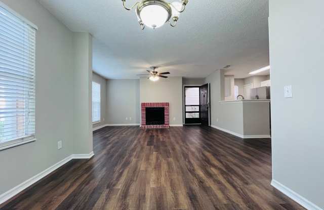 2/2 w/DEN 1st Floor Condo - FOR RENT - 645 Stafford Terrace #157 Gallery 3