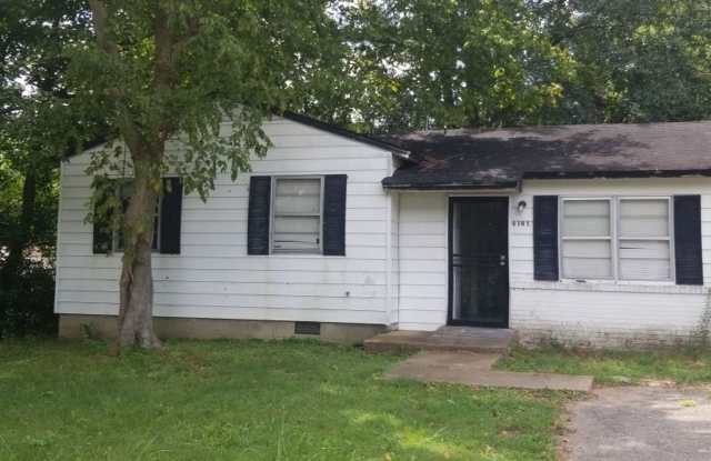 Charming three-bedroom, one-bath in a peaceful cove in South Memphis photos photos