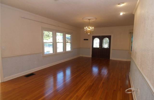 300 ORANGEVIEW AVENUE Gallery 3