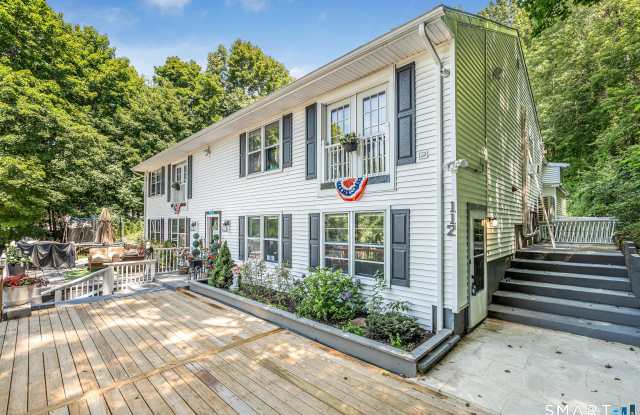 112 Woodbine Street Gallery 4