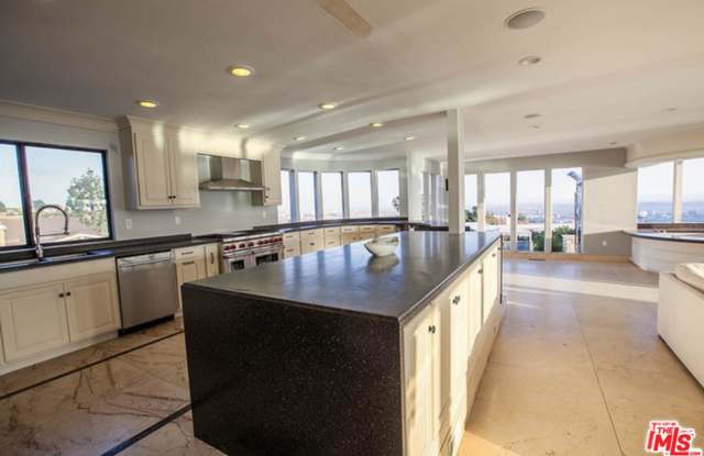 2271 HERCULES Drive Gallery 3