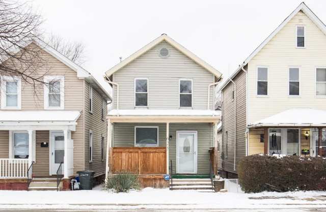 Updated home with fenced in yard - 625 5th Avenue, New Brighton, PA 15066