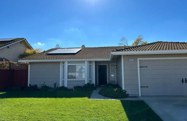 Coming Soon! Beautiful 3-Bedroom, 2-Bathroom Home for Rent - 1013 Peachwood Court, Los Banos, CA 93635