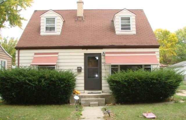 3BR SINGLE FAMILY HOME, FULL BASEMENT, WOOD FLOORS, YARD, PARKING, LAUNDRY photos photos